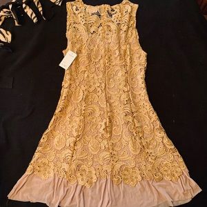 Universal fashion dress size large gold color